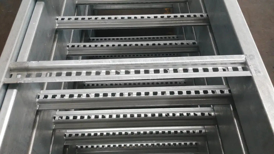Rustproof Ladder Type Pre Galvanized Cable Tray 1-12m For Industrial