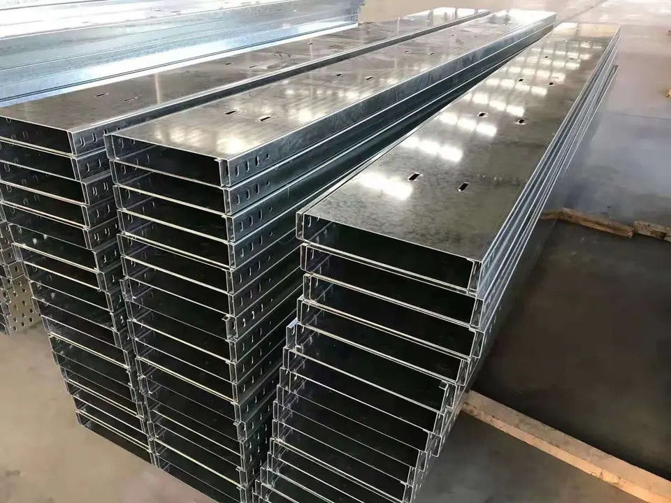 Screws Installation Hot Dip Galvanized Perforated Cable Tray 1.5-2.5mm Thickness